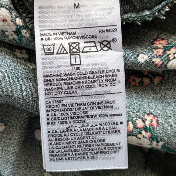 Old Navy Size Medium Long-Sleeve Tiered Floral Maxi Swing Dress with Pockets - Picture 13 of 13